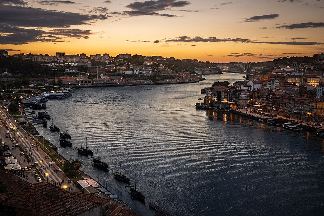 아름답기로 유명한 포르투의 일몰