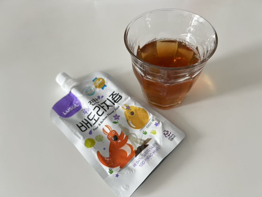 환절기 및 미세먼지 잔기침 잡는 배도라지즙 추천 및 효능 - 루솔 진한 배도라지즙 컵에 따라놓은 모습