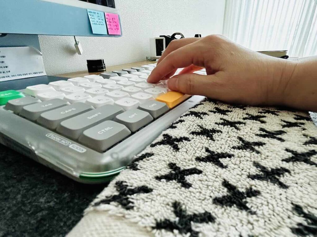 누피 킥75 키보드 내돈내산 후기 - 핸드 타올 손목 받침대